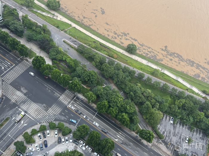 8日，长沙各考点周边道路积水已全部消退（央广网记者黄珂岚  摄）