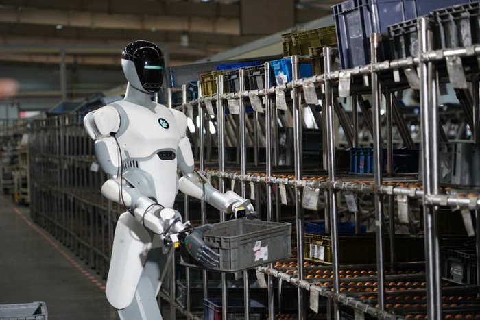 图为智平方的通用智能机器人AlphaBot 2爱宝