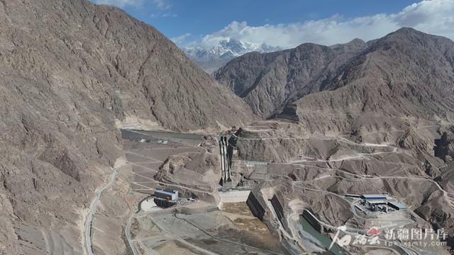 大石峡水利枢纽工程建设现场。冯林摄