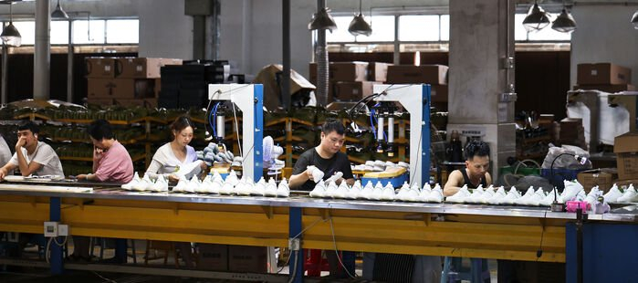 晋江制鞋工厂的缩影（摄影：展钊）