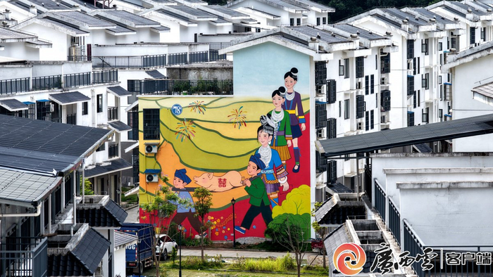 图为大洲新村绘制的三江农民画。