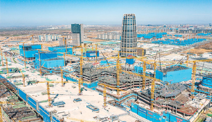 　　图为建设中的京雄快线项目。通车后，北京与雄安新区启动区的联系将更加便捷。 本报记者 邓伟摄