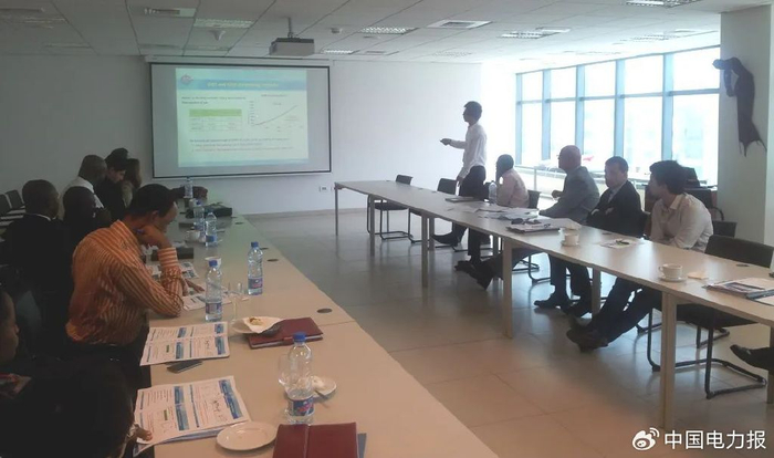 ▲杨仁锋应邀在道达尔公司举办技术交流会上做主题报告