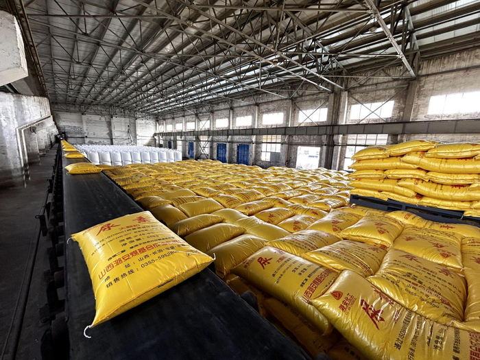 图为潞安化工集团生产的尿素产品