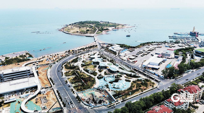 麦岛路西侧停车场的启用，有效缓解了小麦岛公园周边的停车压力。梁超 摄