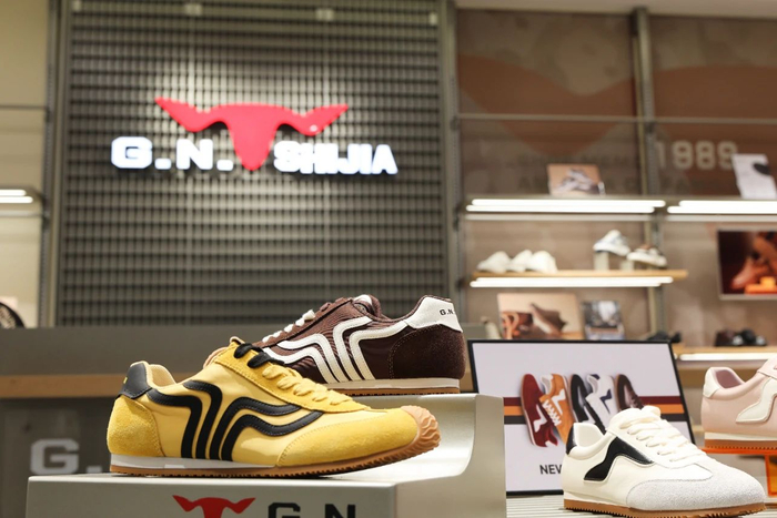 公牛世家在鞋面上融入品牌logo元素（摄影：展钊）