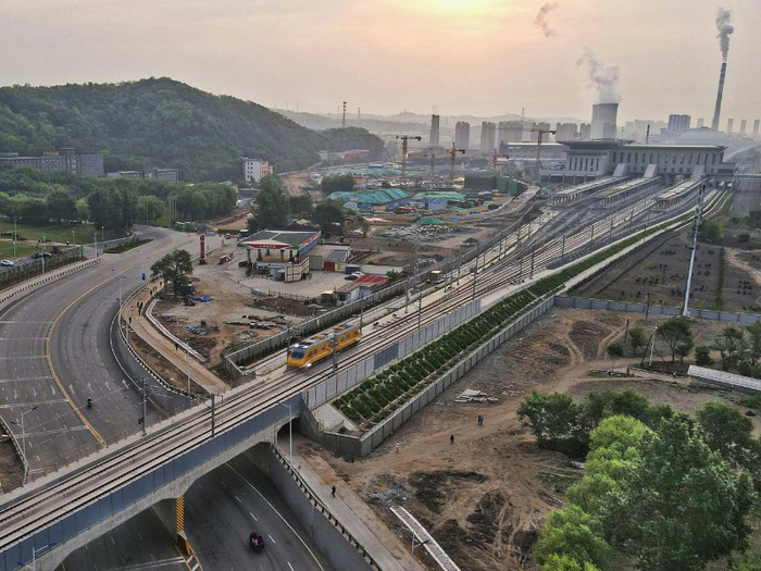 检测列车行驶在沈白高铁上