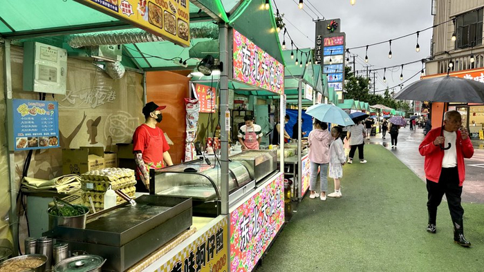 很多年轻创业者从夜市“起步”