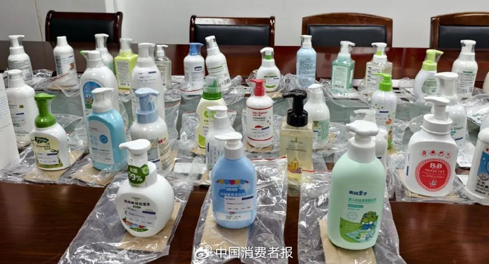 比较试验样品。薛晶晶/摄