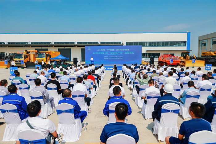 2025年全市安全生产月启动仪式暨应急装备列装展示活动 图片来源：荆门应急