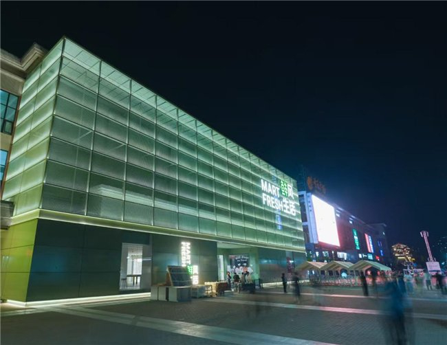 　　▲鲜风生活-开封开元旗舰店建筑外立面