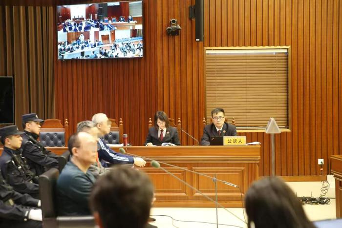 2024年11月1日，北京市检察院第三分院检察官就宋某等6人违规披露重要信息案出庭支持公诉。