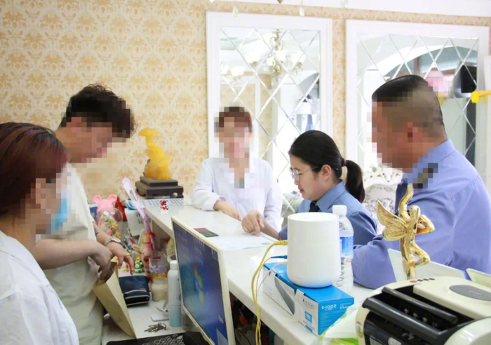 徐水区检察院会同相关部门前往辖区经营主体了解情况。