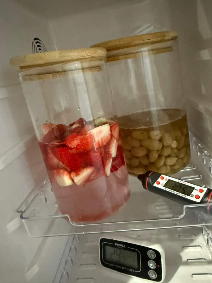 张哇噻养的酵液。受访者供图