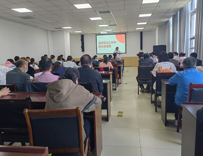 近日，燕山乡燕南社区新时代文明实践站积极开展全国爱眼日宣传活动，共筑“睛”彩世界，为主题爱眼日作普及宣传。胡春礼 摄