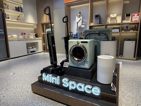  记者探访位于北京南三环开业的京东MALL。（记者 郑萃颖 摄）