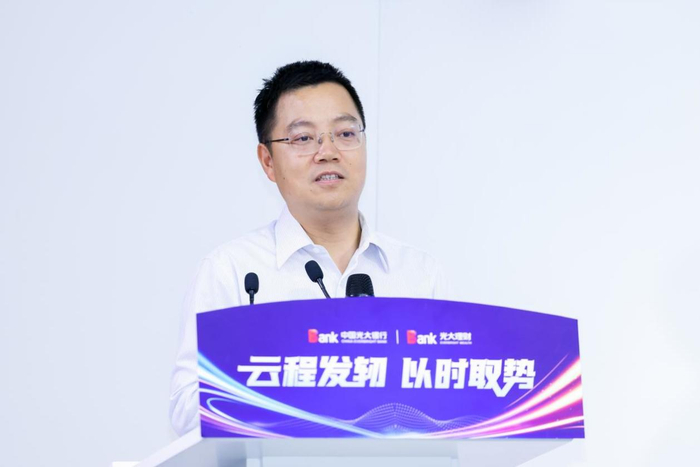 （图为易方达基金副总裁张清华）