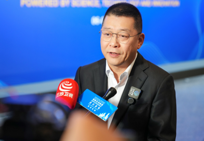 　　金利来集团主席曾智明受邀出席大会