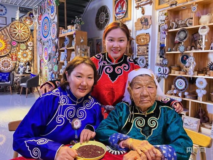 艾吉玛与家人合影（央广网发  受访者供图）
