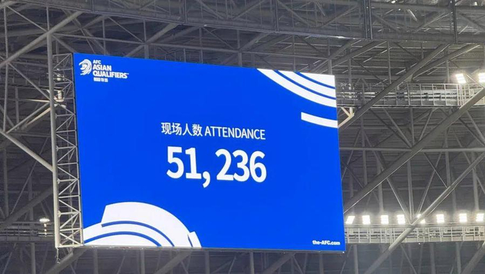 现场依然有超过51000名观众为国足助威。
