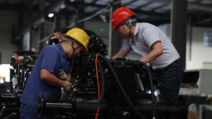 　　湖南农夫机电有限公司车间内，工人正在工作。新华社记者 程济安 摄