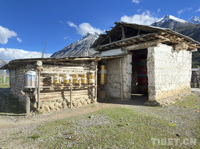图为来古村建筑