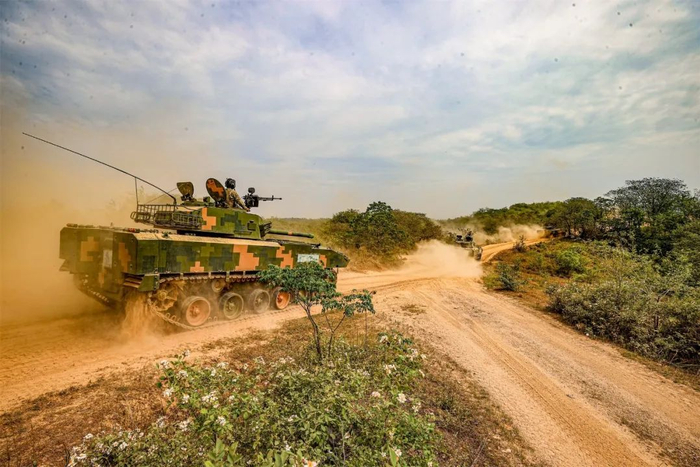 ▲向射击地域冲击。