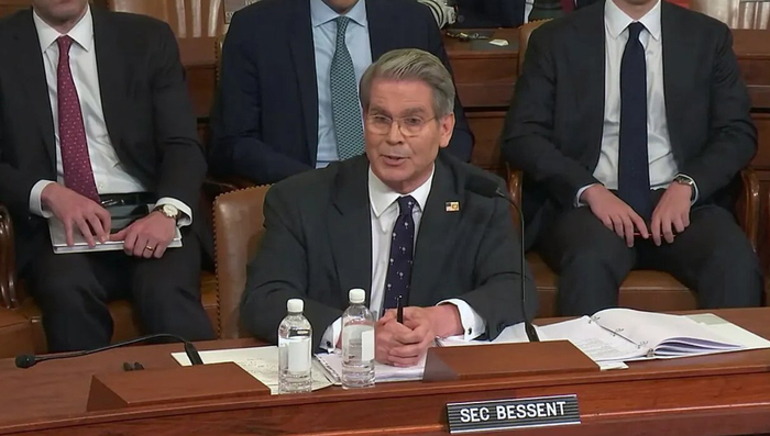 （美国财长贝森特6月11日出席美国众议院筹款委员会听证会）