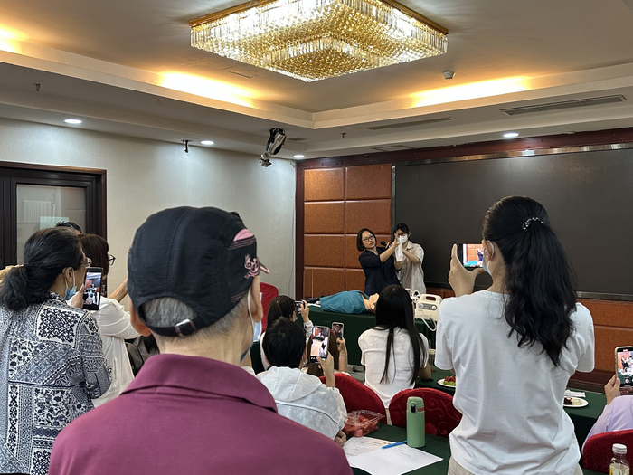 患者宣教 图片来源：北京大学第三医院供图