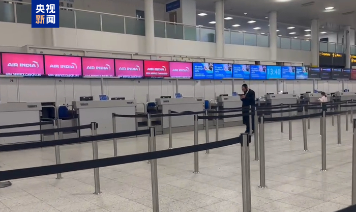 △当地时间12日，伦敦盖特威克机场的印度航空柜台已经关闭。