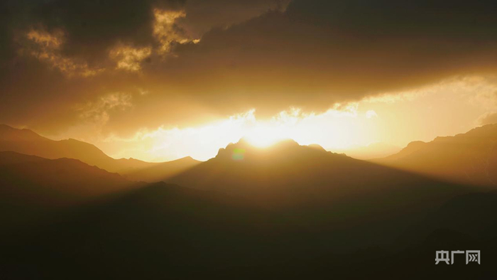 西极日落（央广网记者  顾炀威  摄）