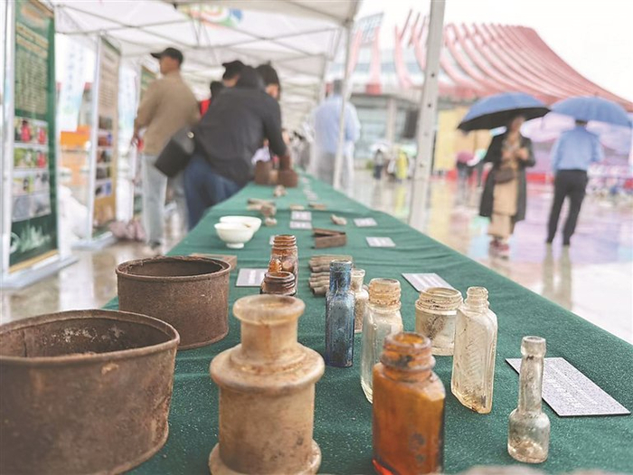     活动展出部分四普新发现标本。本报记者 李淅摄