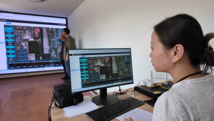 河北省邯郸市永年区依托5G智慧农业指挥中心，通过大数据平台实时掌握全区小麦生长情况。新华社记者 岳文婷 摄