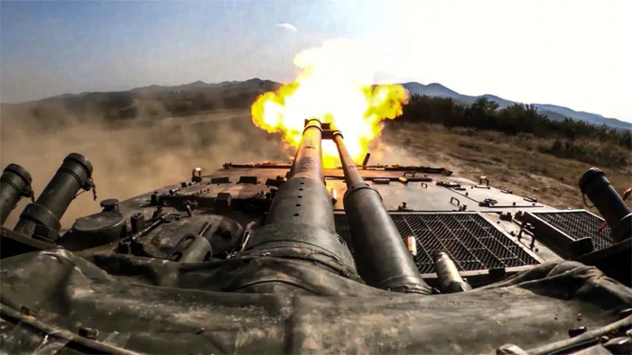 ▲车载武器射击。