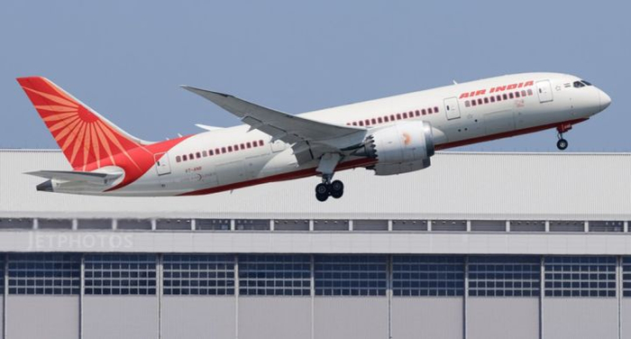 印度航空波音787-8型梦想客机↑