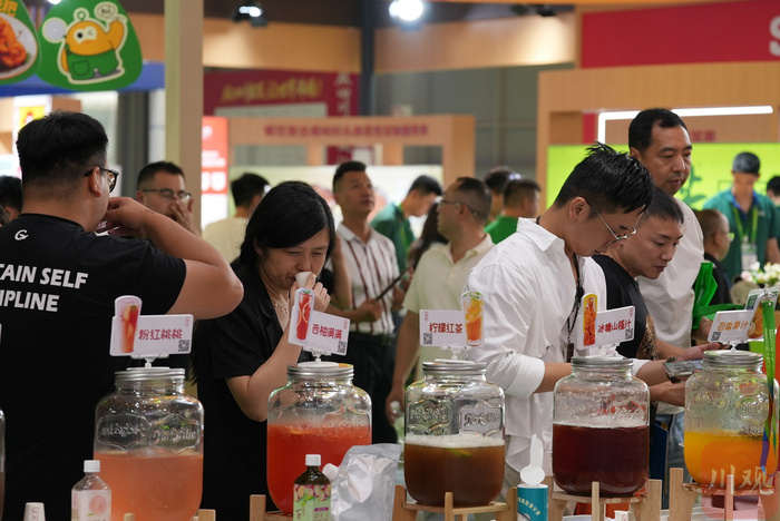 各类适合在吃火锅时喝的饮品也受到很多人的关注和品鉴