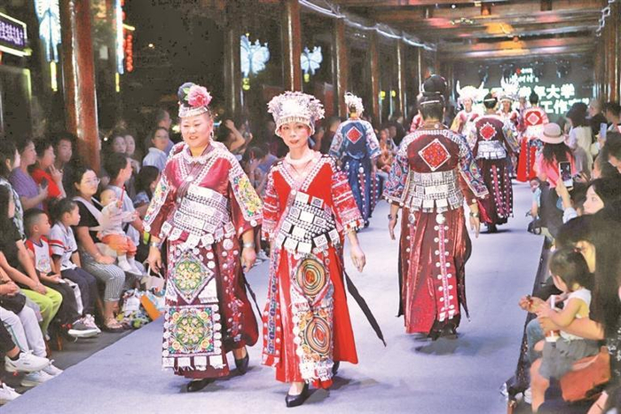 贵州“村T”民族服饰走秀。古阿新 供图