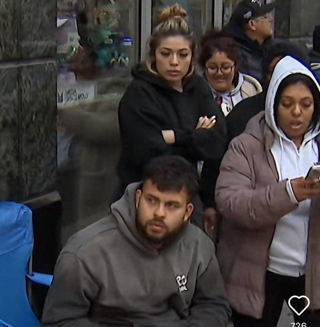 美国抢购“拉布布”的人群 图源：社交媒体视频截图