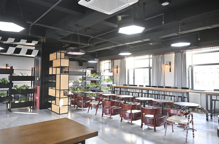 位于鼎新图书馆正在建设中的黄大年茶思屋