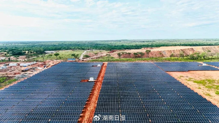 （三一硅能在非洲的铜矿企业微电网项目。）