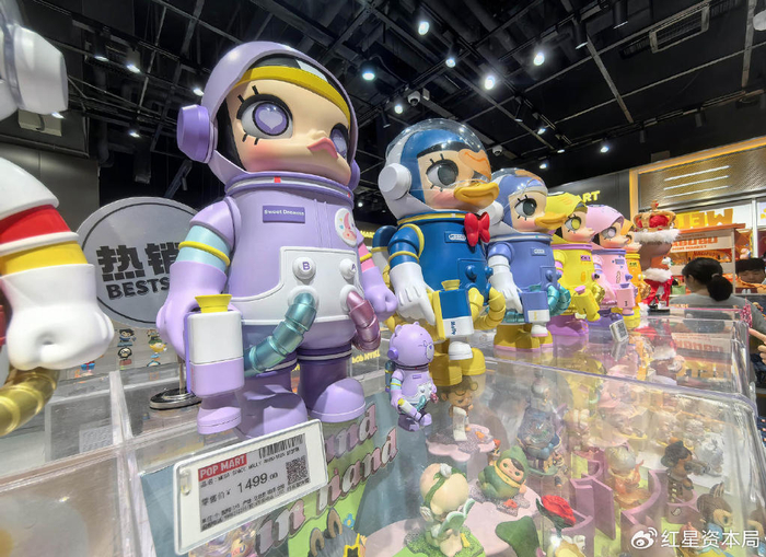 泡泡玛特店展示的商品 图据：视觉中国
