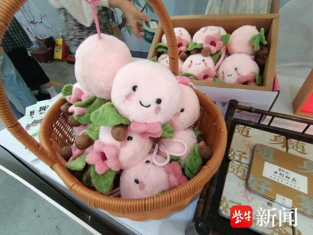 水蜜桃衍生文创。张建波 摄