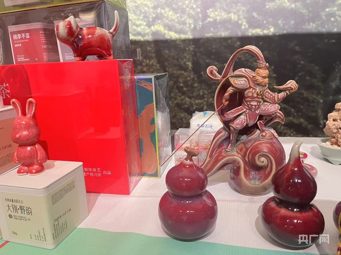 许静轩的钧瓷作品（央广网记者宋雪  摄）