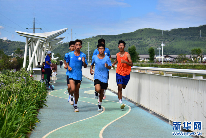运动员在中济海体育公园训练（资料图）。新华网发（丽江市教育体育局 供图）