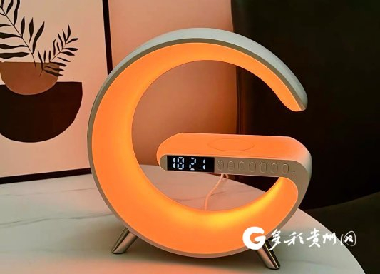 市民杨欢欢为父亲购买的智能音箱