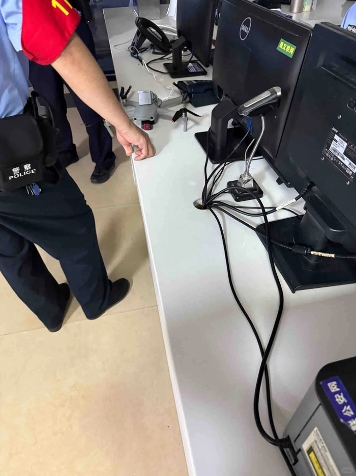 网友“xixi”带着无人机到派出所报警。“xixi”供图