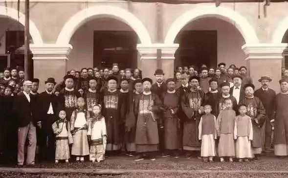 商埠正式开放时的留影。（资料图片）