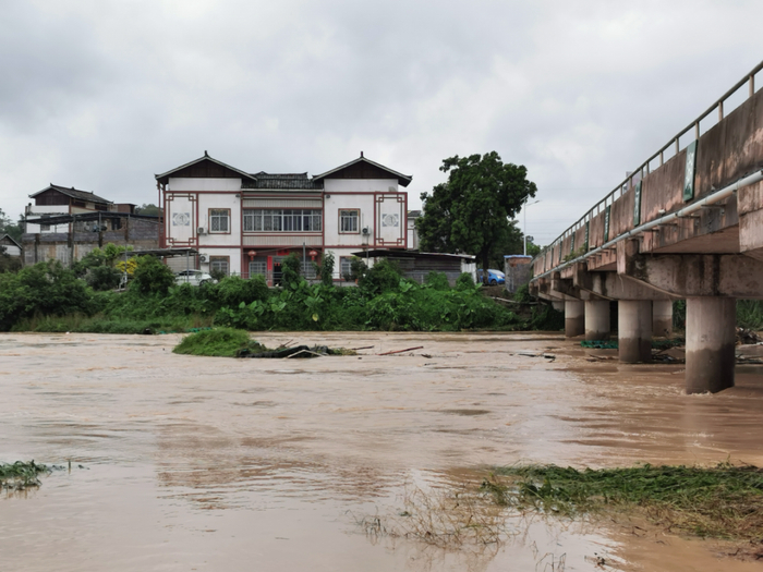 ▲6月15日，九洲江乌石水文站水位情况。 自治区水文中心供图