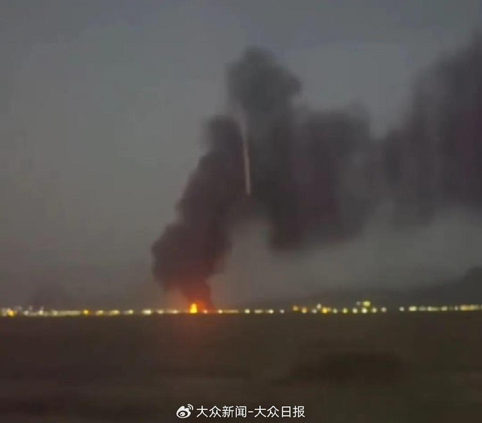 （ 图源：央视 当地时间13日凌晨，伊朗纳坦兹核设施遭以色列打击）