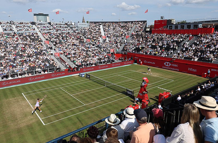 郑钦文对战阿尼西莫娃（图自视觉中国）